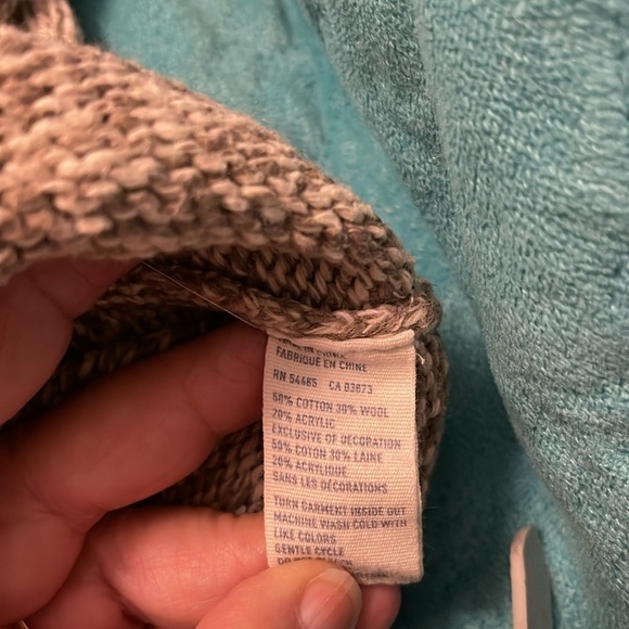 And American Eagle outfitters athletic fit men’s L oatmeal sweater burgundy cuff - Picture 7 of 10